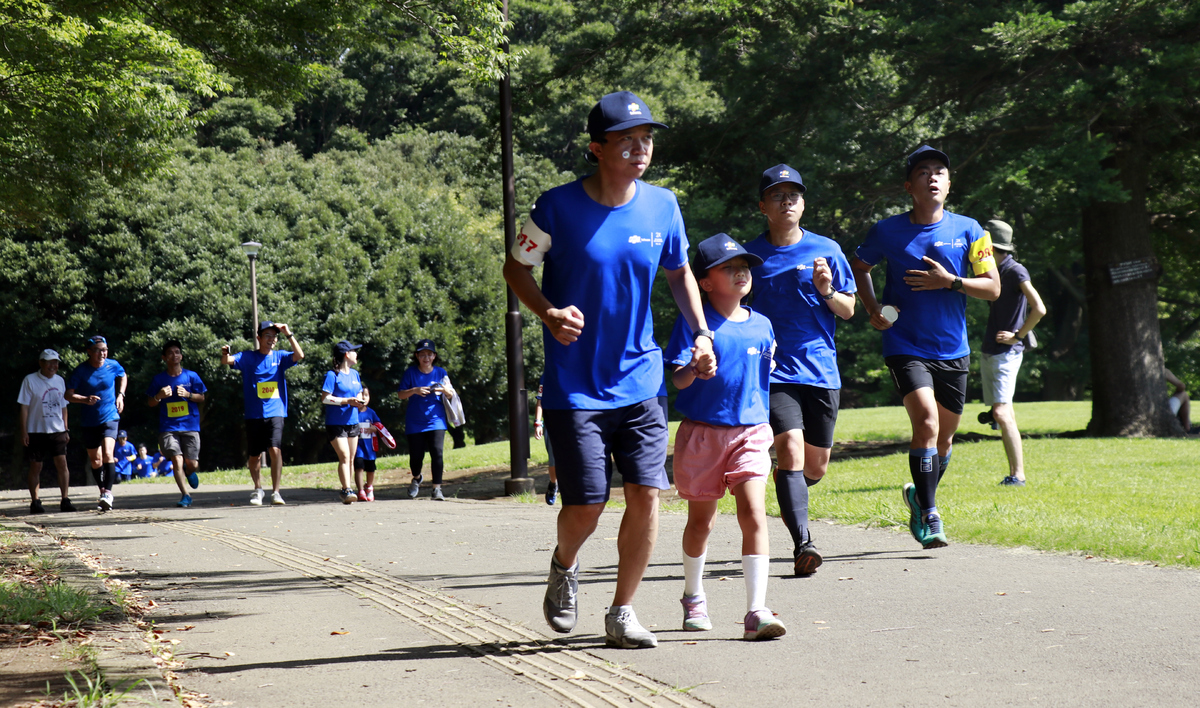 <p style="text-align:justify;"> Giải chạy "FJP Family Run" đã diễn ra vào ngày 7/9 tại Việt Nam, Hàn Quốc và Nhật Bản. Hơn 600 vận động viên (bao gồm là toàn bộ CBNV FPT Japan cùng người thân, bạn bè) đã cùng chung trang phục hoàn thành các cung đường 2km, 3,9km, 5km, 10km, 21km.</p>