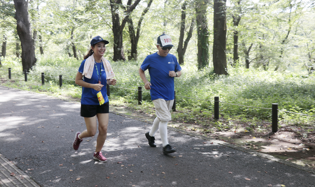 <p style="text-align:justify;"> Cố vấn cấp cao FPT Ogawa Takeo cho thấy sức khỏe dẻo dai khi đăng ký tham gia "FJP Family Run" ở cự ly 3,9 km. </p>