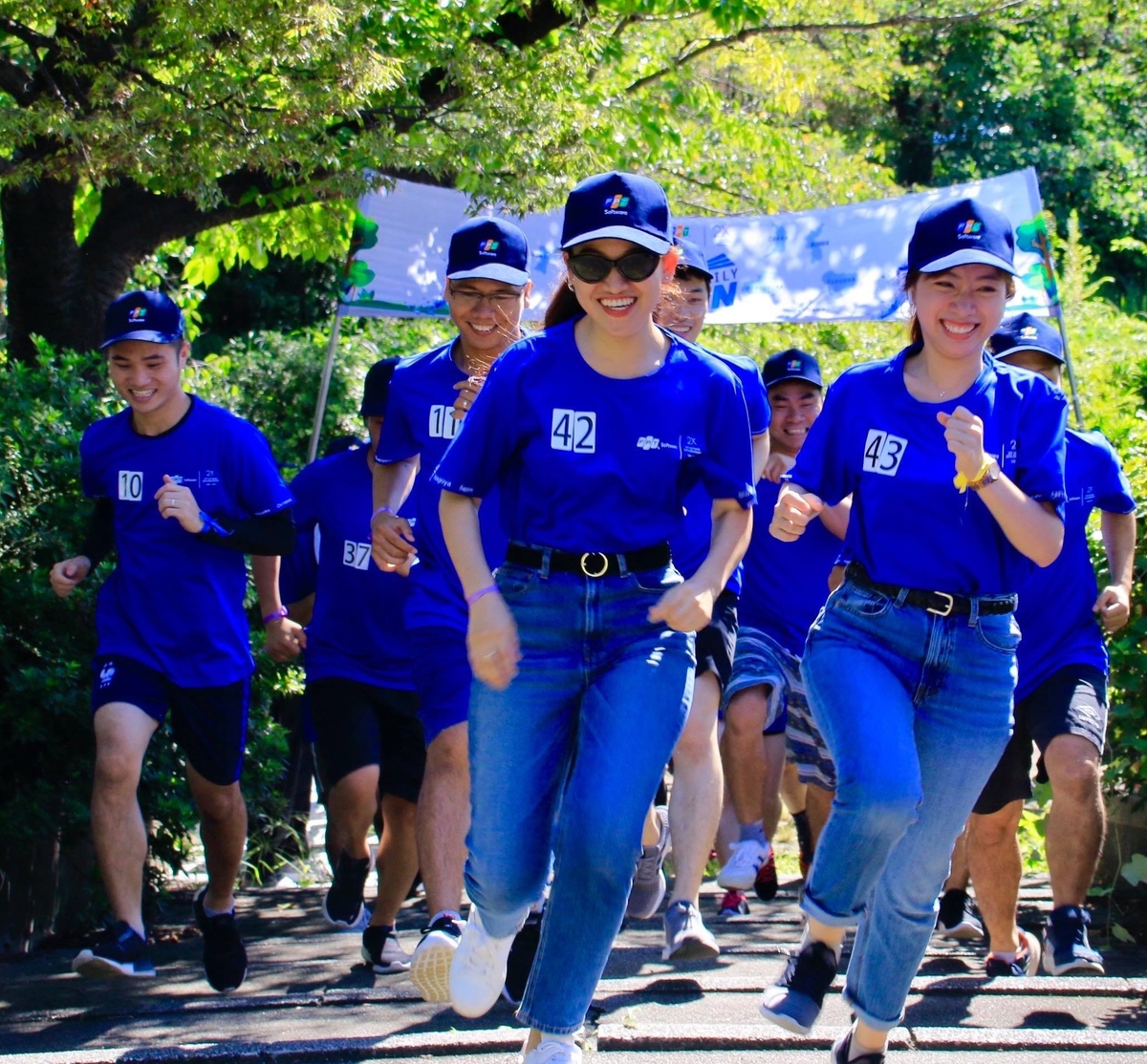 <p> Trong khi ở FPT Nagoya, hơn 30 vận động viên tham gia chạy "FJP Family Run". </p>