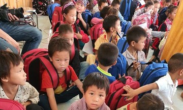 Người F mang Trung thu tới học sinh nghèo Hà Giang