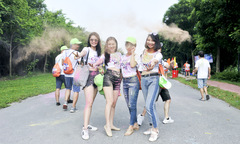 Chân dài FPT rạng rỡ khoe sắc trên đường chạy 13/9