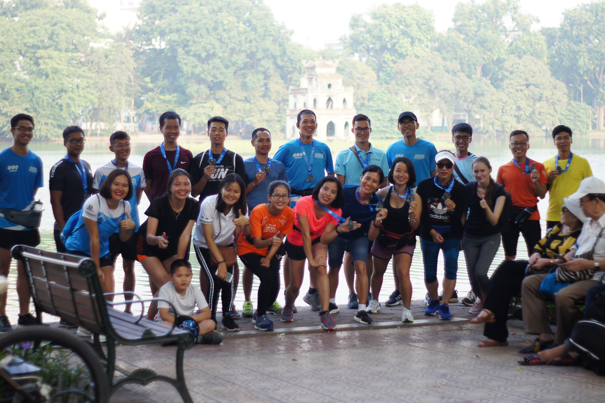<p class="Normal"> Sáng Chủ nhật (ngày 29/9), buổi offline đầu tiên của cộng đồng runner FPT được tổ chức đồng thời tại Hà Nội và TP HCM. </p>