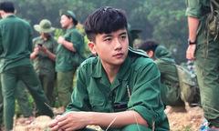 Nam sinh FPT gây 'loạn nhịp tim' chị em với trang phục áo lính