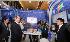 FPT trình diễn dịch vụ chuyển đổi số tại Industry 4.0 Summit 2019