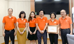 Nhóm phát triển phân hiệu ĐH FPT Đà Nẵng nhận HC Chiến công hạng Nhất