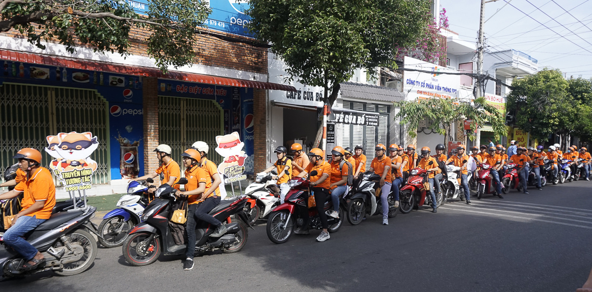 <p class="Normal"> Trong chuỗi sự kiện mừng sinh nhật tuổi lên 10 của chi nhánh, FPT Telecom Bình Thuận tiếp tục "tăng tốc" 3 ngày liên tục trước bữa tiệc lớn với chiến dịch "Hổ săn đêm góp mồi sinh nhật".</p>