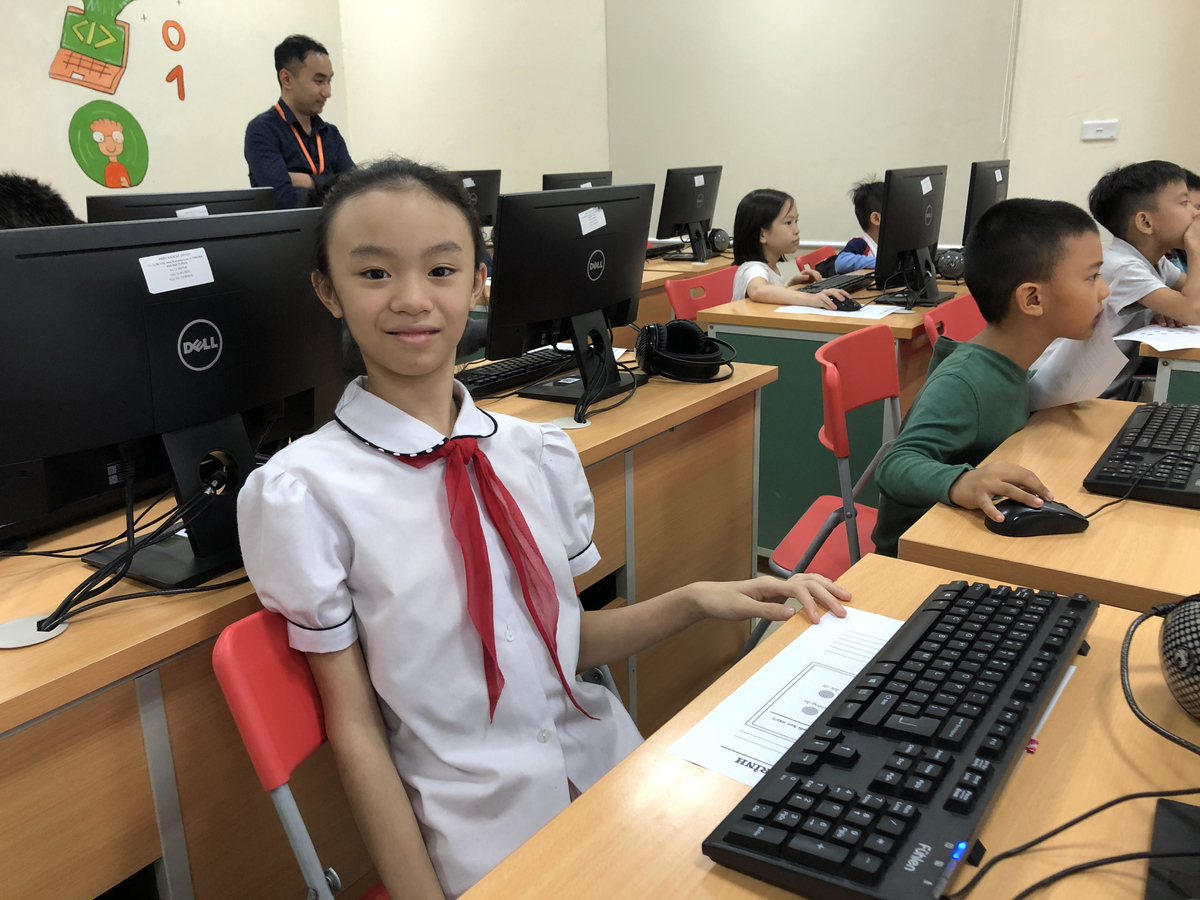 <p class="Normal"> Nguyễn Đỗ Trang Nhung, học sinh lớp 5 Trường tiểu học Thủ Lệ, cho hay: "Hôm nay con cảm thấy buổi học rất thú vị, con sẽ chăm chỉ lên lớp để được học thêm nhiều điều".</p>