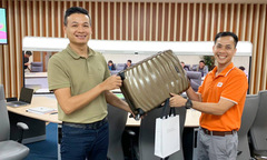 FPT Under 35 nhà ‘Cáo’ tiếp tục nhận quà Leng Keng