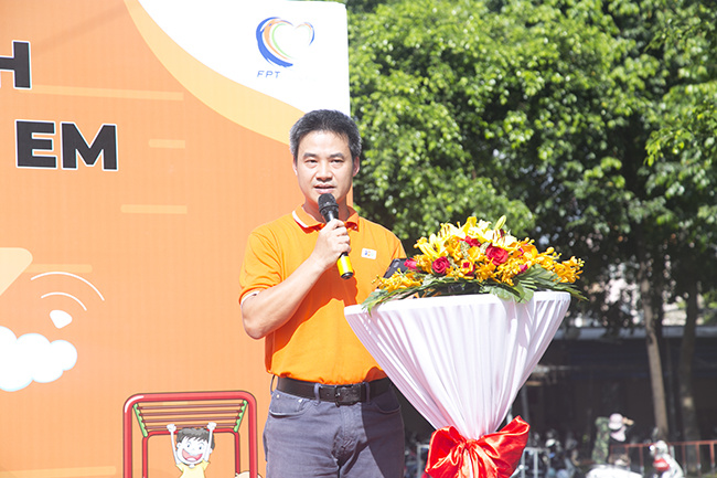 <p> "Hy vọng sân chơi thiếu nhi của FPT Telecom sẽ góp phần vào đời sống và sinh hoạt của trẻ em cùng người dân phường 8, quận Gò Vấp", anh Chu Hùng Thắng - PTGĐ FPT Telecom chia sẻ.</p>