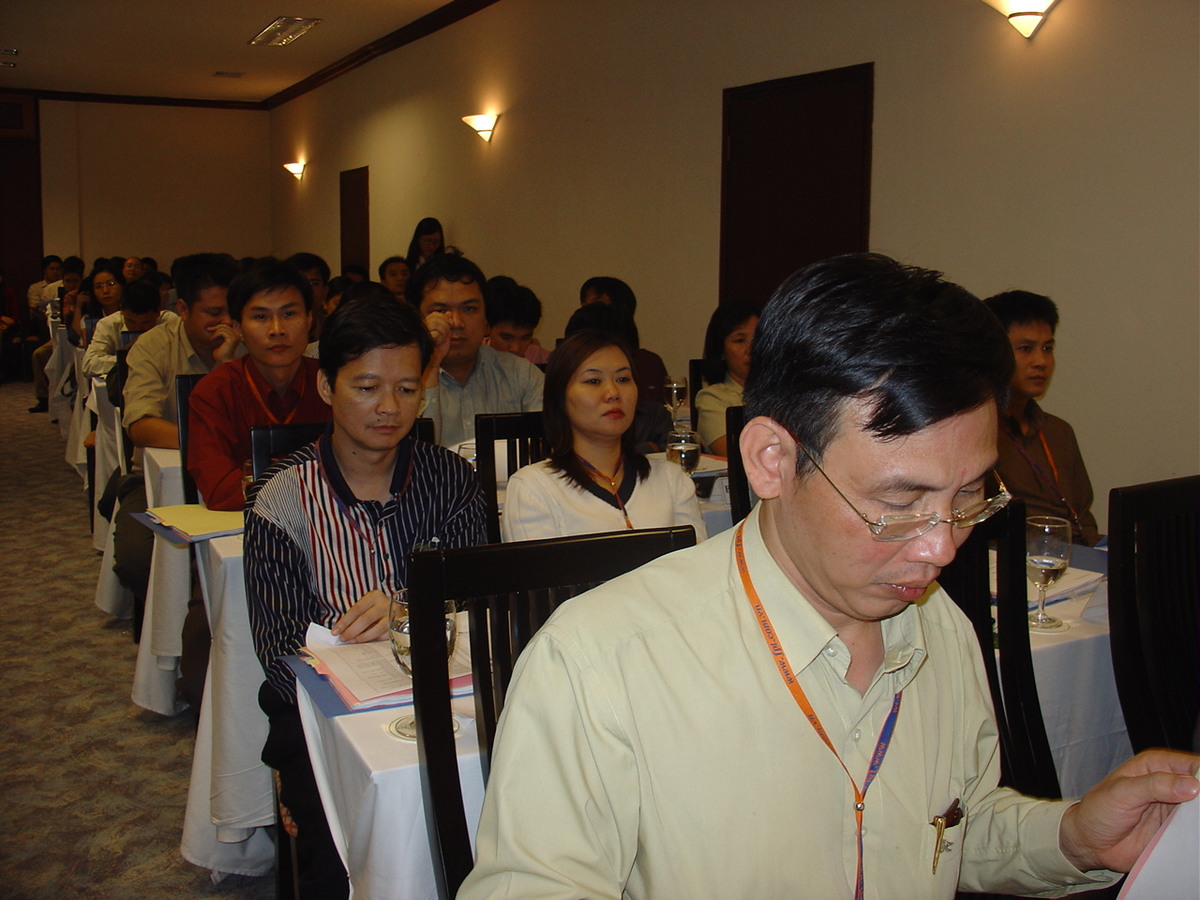 <p class="Normal"> Tổng biên tập VnExpress Thang Đức Thắng nói với anh Tùng, trong các hướng đề xuất thì sáng kiến về đại học là sáng giá nhất.</p>