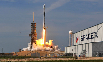 SpaceX phóng 60 vệ tinh cung cấp Internet tốc độ cao