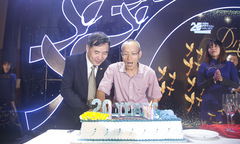 'Viết tiếp giấc mơ', người Giáo dục hát mừng tuổi 20