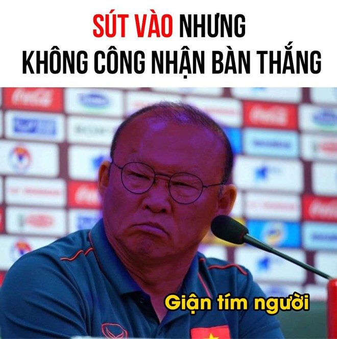  HLV Park Hang-seo thể hiện sự khó hiểu trước quyết định của trọng tài.