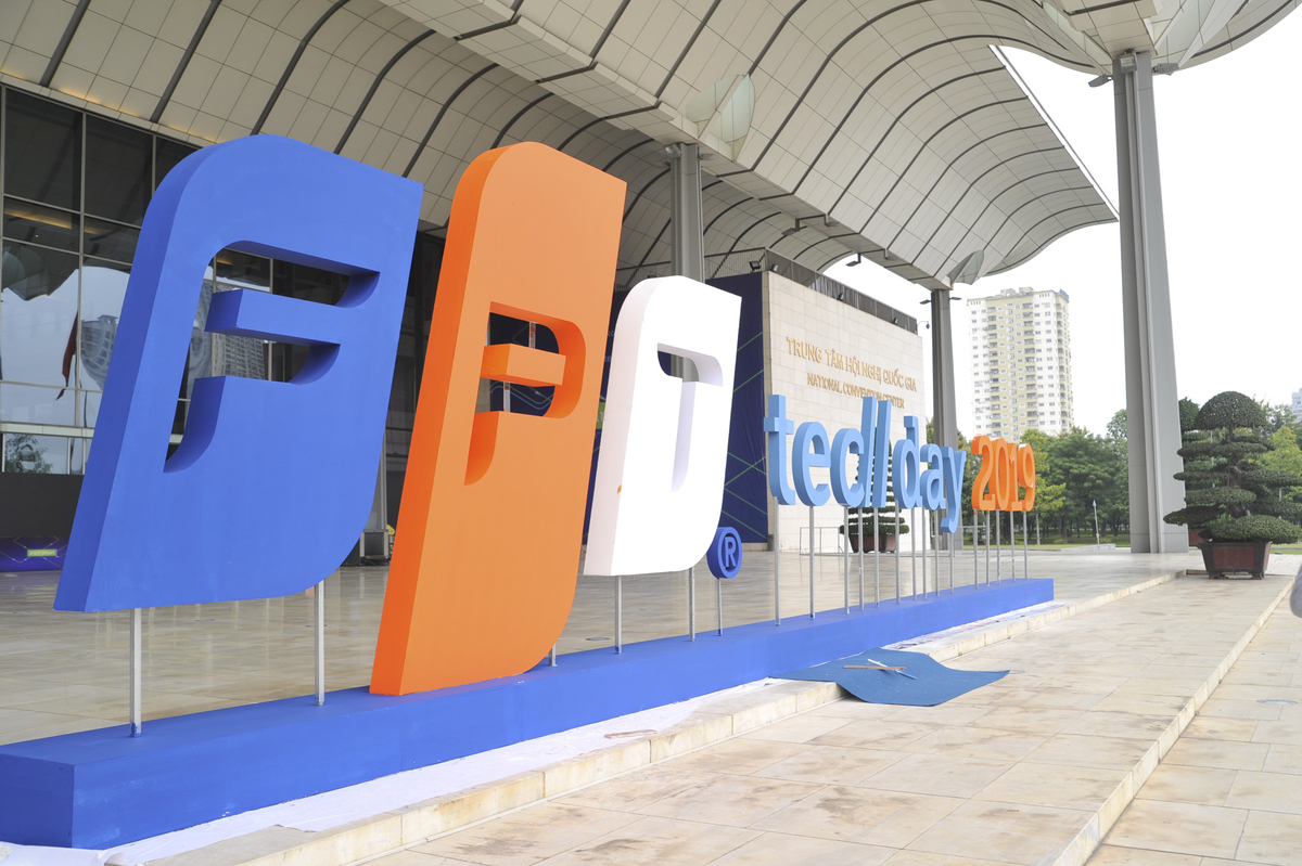 <p class="Normal" style="text-align:justify;"> TechDay 2019 sẽ diễn ra vào sáng mai (21/11) tại Trung tâm Hội nghị Quốc Gia, Hà Nội. Dự kiến, FPT sẽ đón tiếp hơn 3.000 khách tham dự, hơn 500 CEO, CTO, Chuyên gia công nghệ và hơn 30 diễn giả trong và ngoài nhà F.</p>