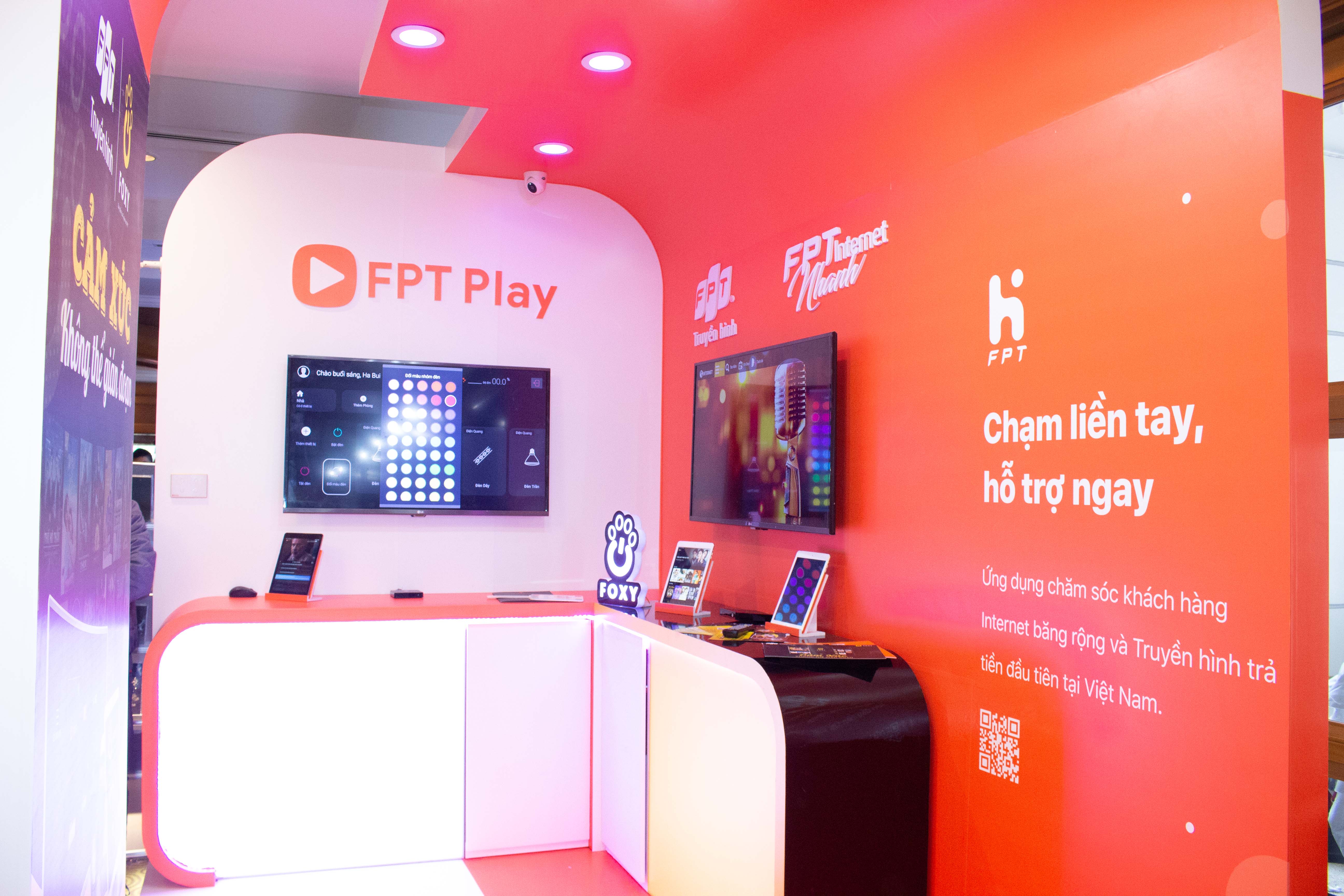  Bên cạnh đó, các sản phẩm: FPT Play, ứng dụng Foxy của Truyền hình cùng chất lượng Internet nhanh cũng được quan tâm từ khách hàng.