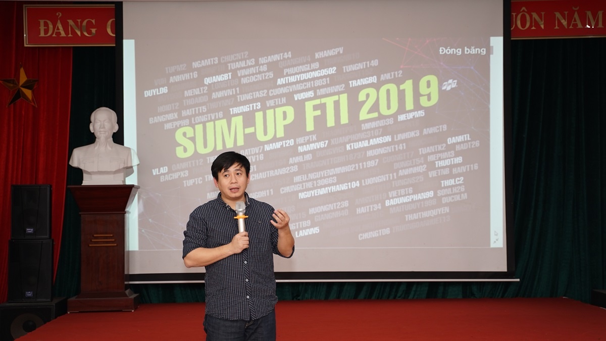 <p class="Normal"> Giám đốc Công nghệ FPT Lê Hồng Việt tổng kết các thành tựu đạt được trong năm 2019, đồng thời trình bày kế hoạch, phương hướng của Ban Công nghệ trong năm 2020.</p>