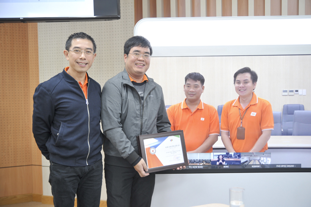  FPT.eSignCloud là giải pháp chữ ký số điện tử cá nhân đầu tiên và duy nhất tính tới nay tại Việt Nam. Sáng tạo của anh Lê Việt Cường, Nguyễn Tiến Long và Tào Tuấn Anh. Hệ thống giúp việc ký hợp đồng, duyệt văn bản không phụ thuộc không gian và thời gian, đảm bảo tính xác thực, toàn vẹn dữ liệu. Đồng thời tạo ra dịch vụ mới, giúp FPT mở thị trường riêng. Sáng tạo gồm 3 cấu phần: Khởi tạo chữ ký số tự động (CA), Mã OTP SMS và thông tin định danh khách hàng (KYC). Hệ thống hoạt động theo các bước: Giải pháp giúp rút ngắn thời gian phê duyệt và ký khoản vay từ ít nhất một ngày còn khoảng 10-15 phút. Sau 6 tháng triển khai, các tổ chức tài chính và ngân hàng ứng dụng sản phẩm gồm: FE Credit, Home Credit, Easy Credit và OCB… Với FE Credit, FPT IS đã ký hợp đồng với số lượng sử dụng dự kiến từ 1-5 triệu chữ ký số hằng năm, mang về cho công ty từ 7-32 tỷ đồng. Dự kiến sản phẩm sẽ đem về doanh thu hàng chục tỷ đồng cho tập đoàn.