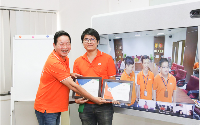 Hệ thống Auto Network Operation - Vận hành mạng tự động (ANO) (FPT Telecom) do nhóm tác giả Nguyễn Anh Tuấn - Nguyễn Thành Công - Phan Khánh Toàn - Dương Đức Nhân xây dựng. Hệ thống nhằm thu thập, phân tích, kiểm thử và chủ động báo cáo cũng như khắc phục sai sót của hệ thống mạng, nhằm duy trì chất lượng và độ ổn định của hoạt động hệ thống. Hệ thống gồm nhiều khối chức năng khác nhau chạy độc lập phân tán và xử lý bất đồng bộ theo mô hình microservice gồm 3 khối. Khi đưa vào sử dụng, hệ thống đã giúp nhận diện và xử lý hơn 30.000 tác vụ/ngày liên quan đến hiệu chỉnh thông số hệ thống; tự động hóa và giảm yêu cầu cần hỗ trợ 35% trên tổng số lượng yêu cầu từ khách hàng; Tiết kiệm được 100 nhân lực vận hành. Hệ thống rút ngắn thời gian triển khai 20 lần, rút ngắn thời gian thay đổi cấu hình 6 lần. Những điều này giúp tăng ổn định dịch vụ và nâng cao sự hài lòng của khách hàng.