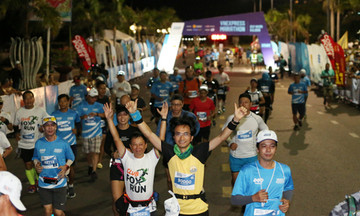 Nhóm 200 người dự giải chạy VnExpress Marathon Quy Nhơn 2020