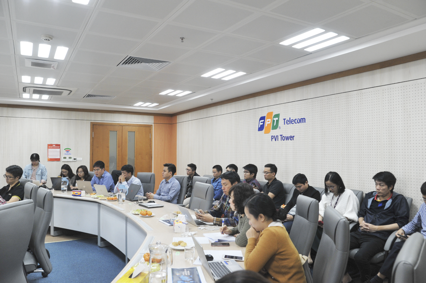 <p class="Normal" style="text-align:justify;"> 10h sáng nay (ngày 2/1), vòng bán kết iKhiến mùa giải 2019 diễn ra tại toà nhà PVI (số 1 Phạm Văn Bạch, Cầu Giấy) và tòa nhà FPT Tân Thuận, quận 7. Chương trình có sự tham gia của 9 đội giành giải Vàng trong 8 số iKhiến 2019. Trong đó, FPT Telecom - 4 sản phẩm; FPT Software - 3 sáng tạo; FPT IS - 2 sản phẩm.</p>