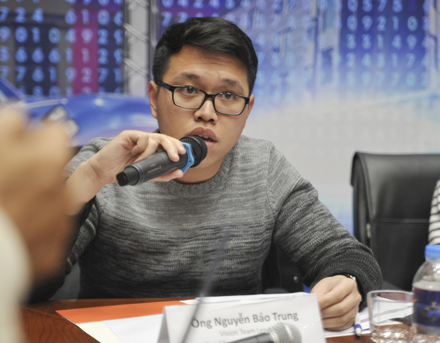  Giám khảo Nguyễn Bảo Trung đánh giá cao 909 ở phần thi phản biện. Anh cũng không quên dành lời khen cho 908 khi đây là nhóm duy nhất giải được 3 câu tự luận ở vòng 1.