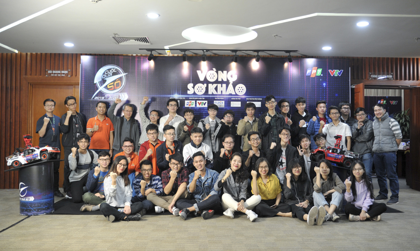  Tối 15/1, vòng sơ loại Cuộc đua số 2019 đã diễn ra tại tòa nhà FPT, Duy Tân, Hà Nội với sự tham dự của các đội thi đến từ trường ĐH FPT. Trong đó có 8 đội ở cơ sở Hà Nội và 1 đội duy nhất ở Cần Thơ. 9 đội thi gồm: 901 - ĐKC_VLC, 903 - C410L, 904 - K15 Pioneers, 906 - icarus, 907 - Lightning McQueen, 908 - Goodgame, 909 Black Panther, 915 - Next Generation và 926 - Gone With The Wind.