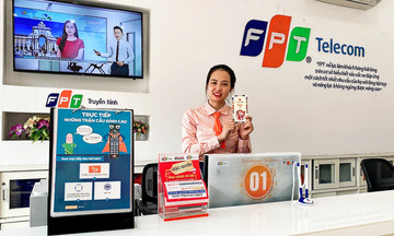 Giao dịch viên FPT Telecom: 'Trực Tết vui khi nghe lời chúc từ khách hàng'