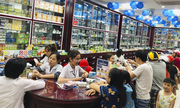 FPT Long Châu định vị tọa độ hộp thuốc, nhận diện toa bằng giọng nói