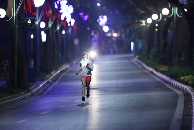 VnE-Marathon-Hanoi-Midnight-do-2649-3669