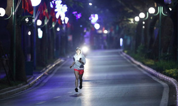VnExpress Marathon Hanoi Midnight lùi ngày tổ chức