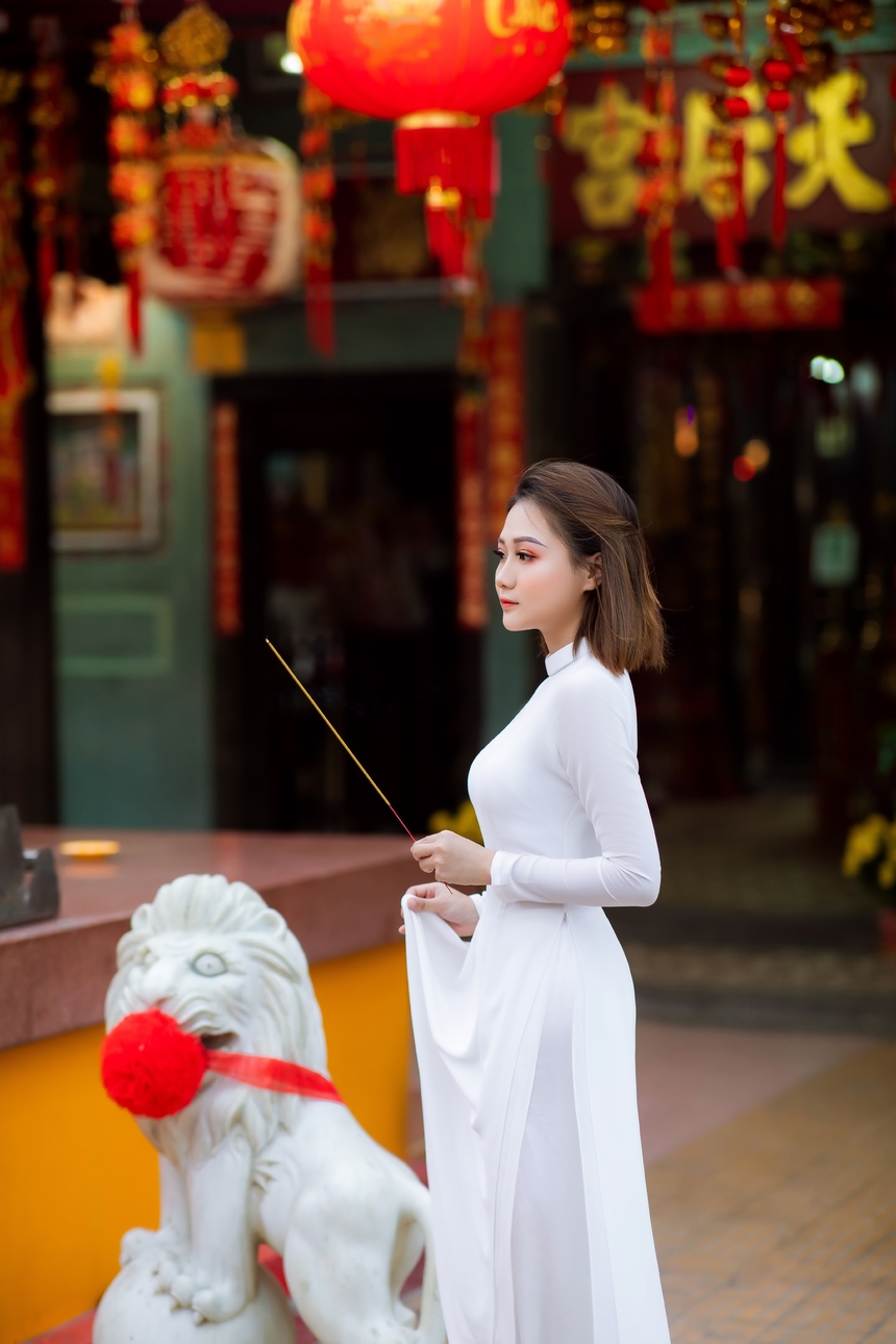<p> Bảo Yến theo đuổi phong cách thời trang sexy nhưng vẫn tinh tế. <span style="color:rgb(0,0,0);">Phong cách này giúp khoe khéo những nét quyến rũ trên cơ thể nhưng vấn kín đáo, thùy mị.</span><br /> </p>