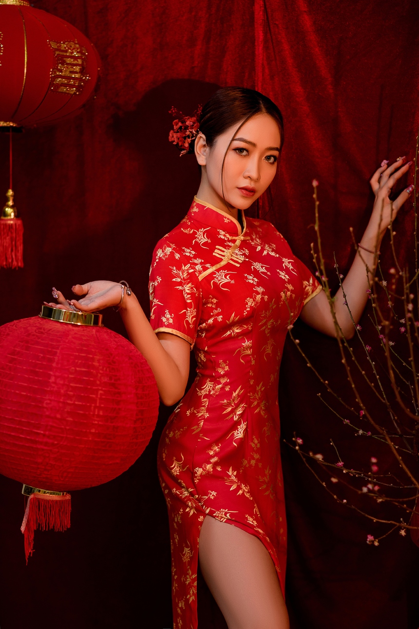<div style="text-align:justify;"> <span style="color:rgb(0,0,0);text-align:justify;">Người đẹp Ngọc Đào sở hữu đông đảo lượt theo dõi trên mạng xã hội, vì thế cô cũng thường xuyên cập nhật các hoạt động trong cuộc sống đời thường để chia sẻ cùng mọi người. Mỗi bài đăng của cô luôn nhận về hàng trăm lượt yêu thích và “cơn mưa lời khen” từ cư dân mạng.</span></div> <div style="text-align:justify;"> <span style="color:rgb(0,0,0);text-align:justify;">Trong thời gian tới, cô nàng </span><span style="color:rgb(0,0,0);">hoàn thành thi các bằng cần thiết như chứng chỉ tiếng Anh và kiếm một công việc, cân bằng giữa học và làm để rút ngắn thời gian.</span></div>