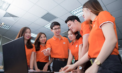 Người Hệ thống điểm danh và đánh giá khóa học qua 'FIS Insight'