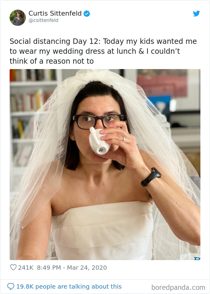 <p class="Normal"> Cách ly xã hội ngày 12: Hôm nay mấy đứa nhỏ muốn tôi mặc váy cưới vào bữa trưa và tôi không thể nghĩ ra được lý do từ chối.</p>