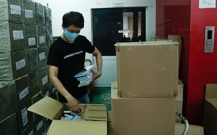 Vào khoảng thời gian giảm nguồn hàng từ Trung Quốc, kho vẫn nhập hàng từ các nhà cung cấp trong nước. Thời gian gần đây, việc vận chuyển hàng từ các đối tác lớn ở Trung Quốc đã trở về bình thường, phụ trách kho phụ kiện Nguyễn Thị Như Ý thông tin.