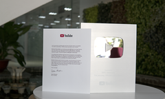 Vượt 100.000 lượt sub, kênh Youtube FPT Telecom giành nút Bạc