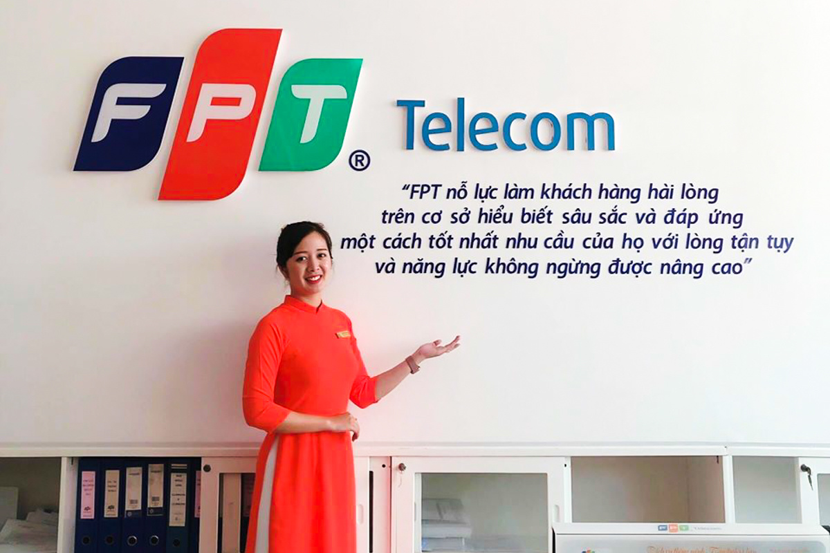 <p> 5 năm gắn bó với FPT Telecom, Nguyễn Thị Hồng Hạnh luôn được đồng nghiệp và mọi người yêu mến bởi vẻ ngoài xinh xắn, tài ăn nói rất duyên và nhiệt huyết hết mình trong công việc.</p>