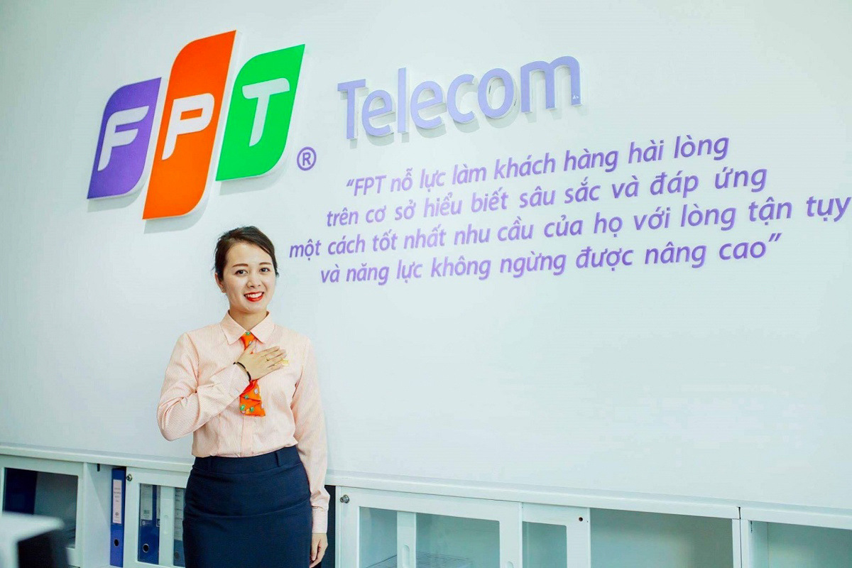 <p> Với Hạnh, sự tận tâm, chuyên nghiệp và liên tục đổi mới là cách để khách hàng luôn tin tưởng, yêu mến, chọn những dịch vụ mà FPT Telecom cung cấp.</p>