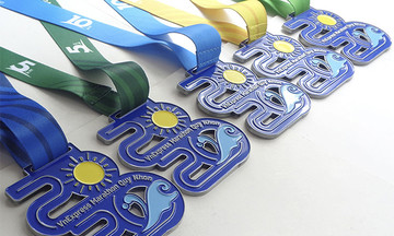 Huy chương VnExpress Marathon Quy Nhơn mang cảm hứng biển