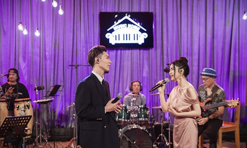 Hòa Minzy và Erik live 12 bản hit V-pop tại sân khấu Music Home