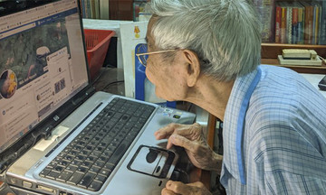 Cụ ông 86 tuổi trở thành sinh viên CNTT trực tuyến