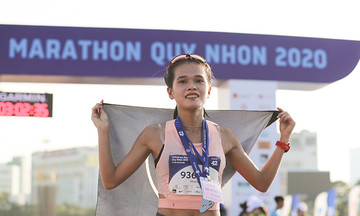 Hồng Lệ bảo vệ chức vô địch VnExpress Marathon Quy Nhơn