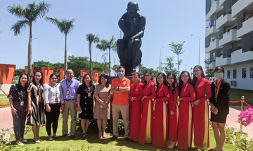 Đại học FPT Đà Nẵng là trường đầu tiên ở Việt Nam đặt tượng The Thinker