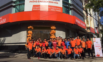FPT Telecom Khánh Hoà nhận ‘mưa gold’ từ Chủ tịch Hoàng Nam Tiến