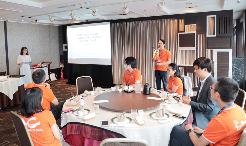 <p class="Normal" style="text-align:justify;"> Chia sẻ tại sự kiện, CEO FPT Japan Nguyễn Việt Vương k<span>hẳng định những đóng góp to lớn của cán bộ gắn bó lâu năm trong chặng đường phát triển 15 năm của công ty. </span><span>FPT Japan tuổi 15 hướng tới những mục tiêu cao hơn, anh Vương mong muốn </span><span>các cá nhân tiếp tục đồng hành, phấn đấu, và </span><span>là ngọn cờ đầu tiên phong, truyền lửa cho đội ngũ kế cận. </span></p>