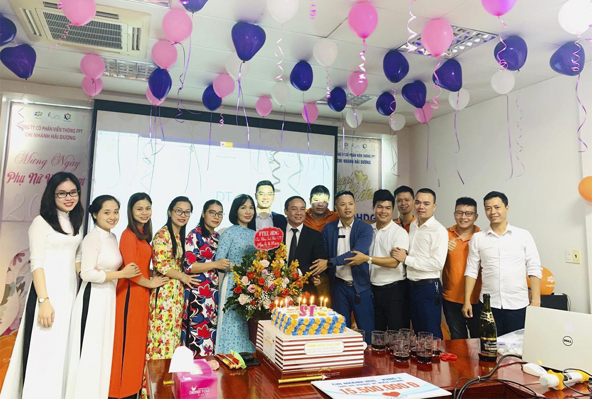 <p> FPT Telecom chi nhánh Hải Dương đã tổ chức tặng quà cho CBNV nữ và vận động quyên góp được gần 16 triệu đồng ủng hộ quỹ. </p>