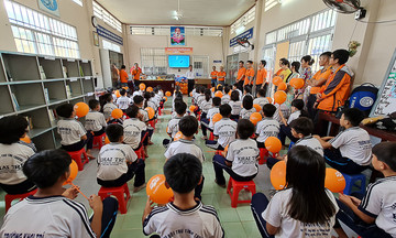 FPT Telecom An Giang tặng 'Rạp phim' cho trường Tình thương Khai Trí