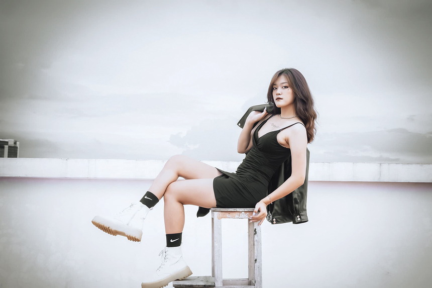 <p class="Normal" style="text-align:justify;"> Nữ sinh Hồ Thị Vân Anh sinh năm 2001, theo học ngành Quản trị kinh doanh (ĐH FPT Hà Nội). Cô nàng “ghi điểm” bởi vẻ đẹp tinh tế, hiện đại, đầy cá tính cùng một số tài lẻ, như: hát và đánh trống…</p>