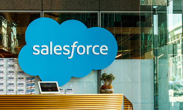 Salesforce đưa phần lớn dịch vụ độc quyền lên 'mây' công cộng