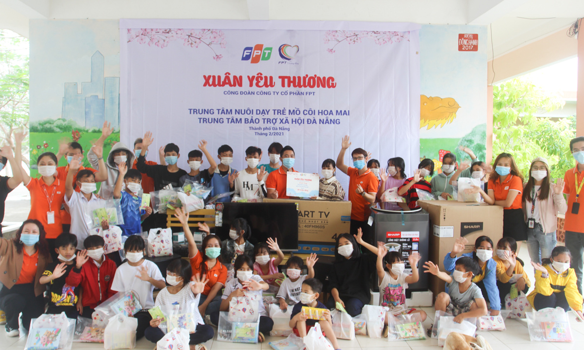 <p> Trong ngày 7/2, chương trình "Xuân yêu thương" sẽ tiếp tục đến với Trung tâm bảo trợ xã hội TP Đà Nẵng, viết tiếp cuộc hành trình mang quà dành tặng những hoàn cảnh đang gặp khó khăn trên cả nước. </p>